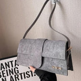 Farbe: Grau