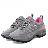 FARBE: Grau