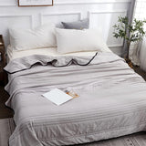 Farbe: Grau