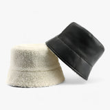 Farbe: Schwarzer Eimerhut