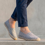 Farbe: Grau